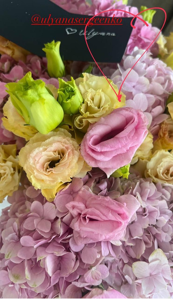 Букеты цветов и примирение с Земфирой*: Рената Литвинова отметила 57-й день рождения