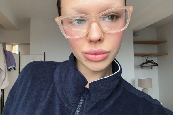 Инстасамка показала, как выглядит без макияжа