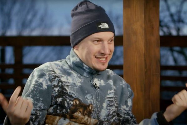 Популярный комик высмеял заголовки СМИ о себе и Волочковой