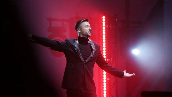 Разин назвал Лазарева коршуном и шакалом за исполнение песни «Седая ночь»