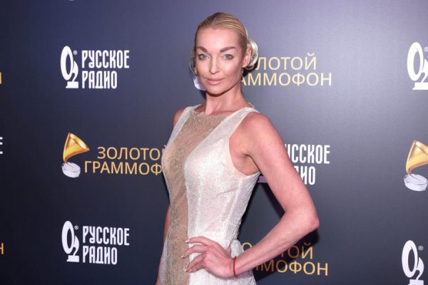 Волочкова намерена посадить тех, кто слил ее пьяные танцы в Сеть