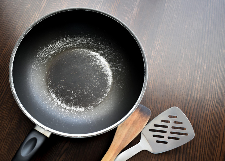 Проведите ревизию на кухне — есть пять опасных предметов, которые срочно надо выбросить