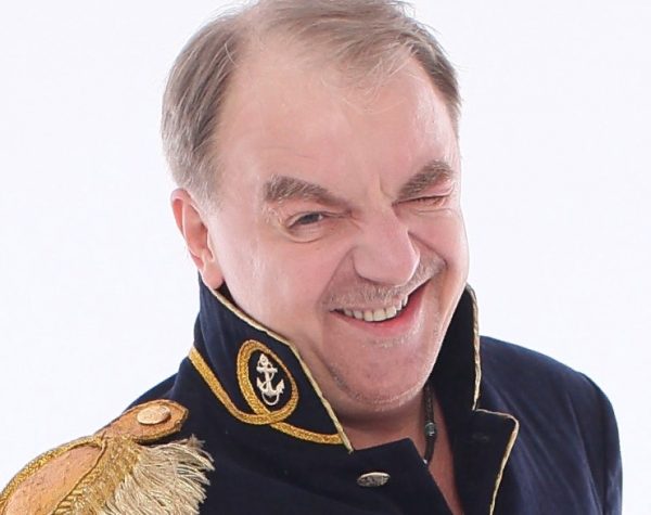 Умер известный российский комик, актер и телеведущий Константин Капитан