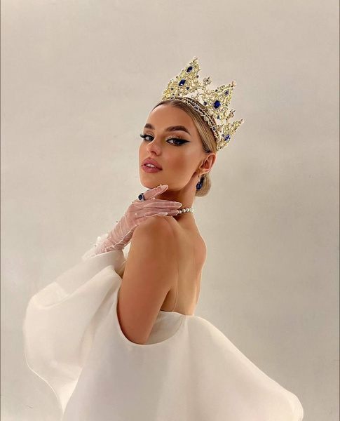 20 фото новой «Мисс мира», которую все обвинили в фотошопе и пластике