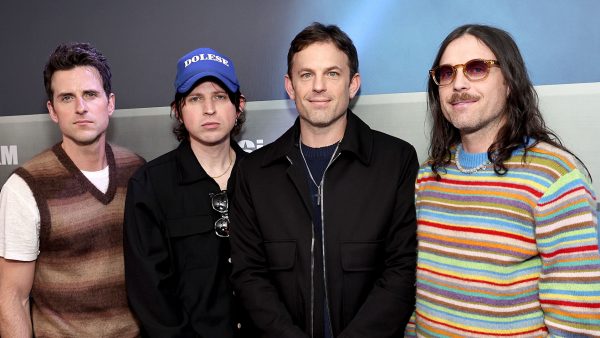 Группа Kings of Leon анонсировала делюкс-версию альбома Can We Please Have Fun