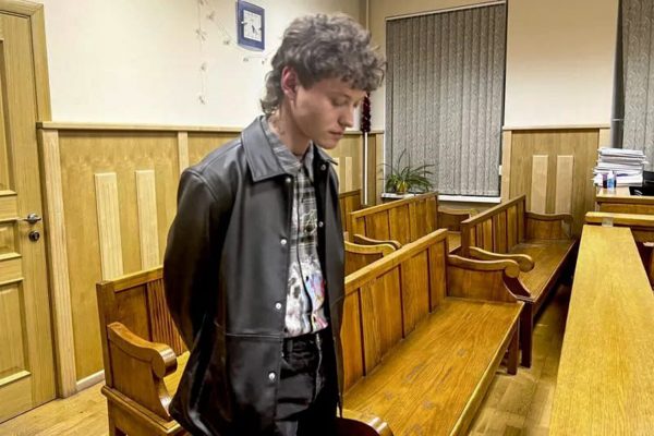 Певца Шарлота оставили в СИЗО до 23 апреля