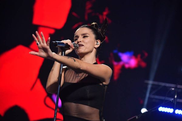 Певица Zivert анонсировала концерт после ухода со сцены