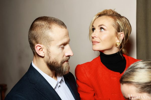 Гагарина не отпускает бойфренда от себя — на репетициях они танцуют вместе