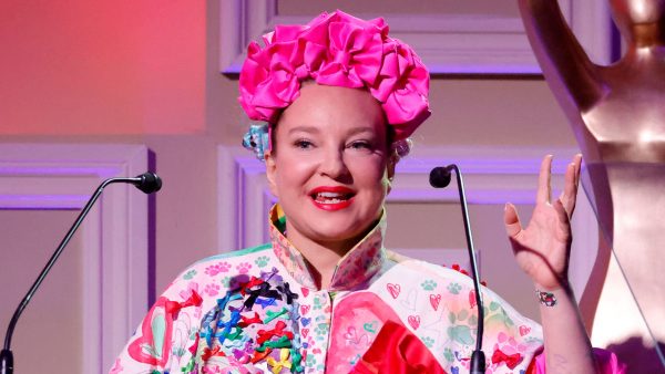 Sia выпустила альбом Reasonable Woman