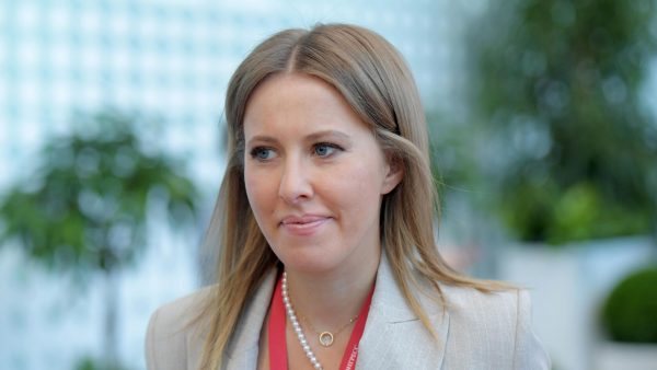 Собчак надела на Каннский фестиваль колье в форме наручников