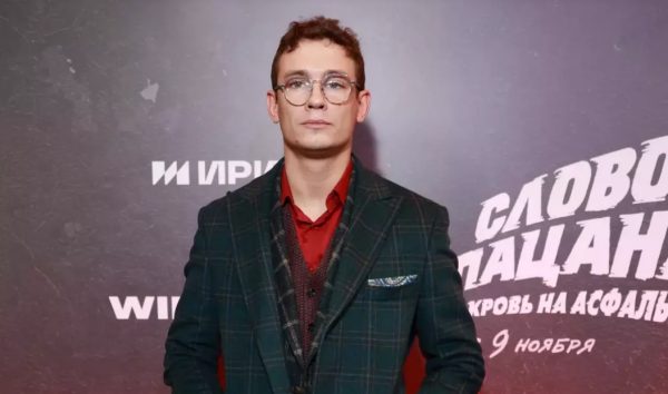 Актер Никита Кологривый укусил Илью Соболева и поругался с Павлом Волей