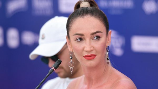 Бузова ответила Баскову на критику ее наряда