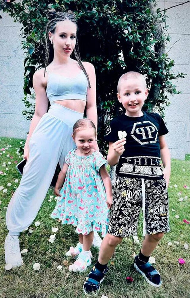 Как выглядят жена и дети Витаса: редкие фото красивой звездной семьи