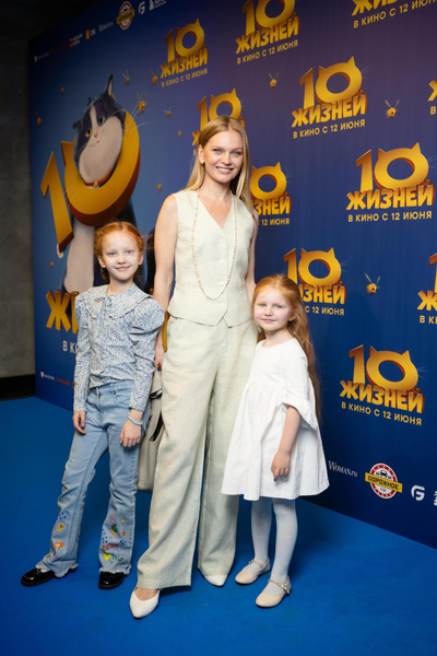 Елена Кулецкая с дочерьми