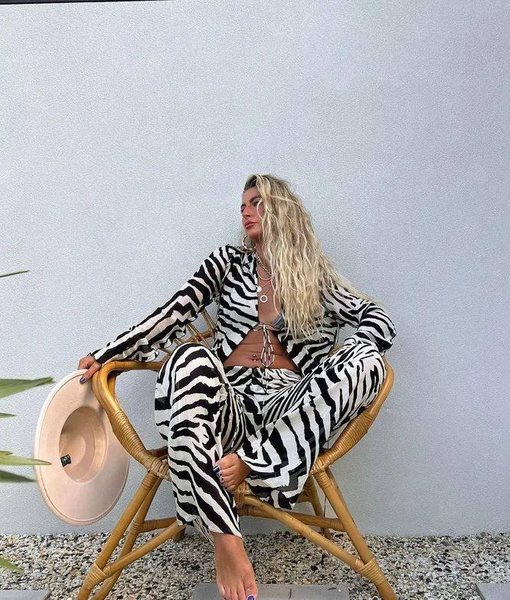 Вместо наскучившего леопадра: как носить самый модный принт сезона — зебру