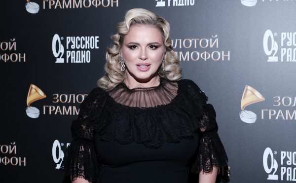 Анна Семенович заявила, что покорила избранника песней Пугачевой и через три месяца стала с ним встречаться