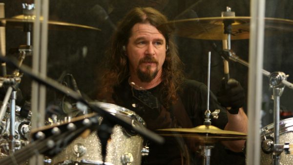 Барабанщик Slayer Пол Бостаф выпустит коллекцию картин, основанных на его игре