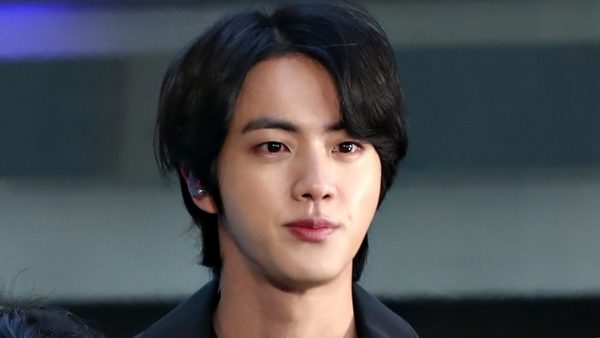 Джин из BTS станет факелоносцем на Олимпийских играх 2024