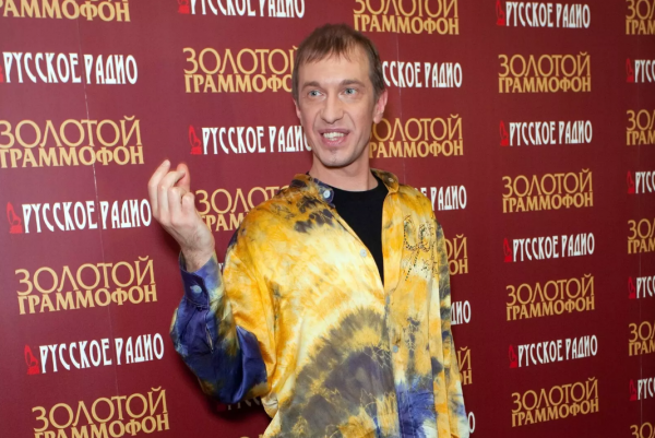 «Он это делает лучше многих певцов»: критик Соседов рассказал, кто заменит уехавших из РФ артистов