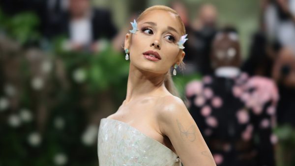 Ариана Гранде выпустила делюкс-версию альбома My Everything в честь его юбилея