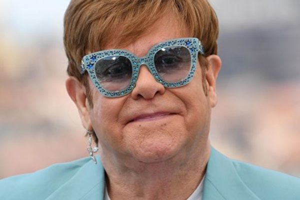 Элтон Джон заявил, что 34 года живет без алкоголя