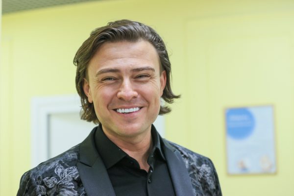 Прохор Шаляпин опробовал змеетерапию в Москве