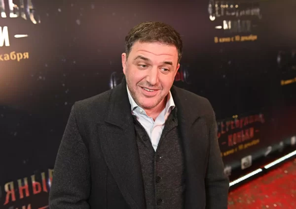 Актер Максим Виторган вернулся в Москву ради заработка в театре