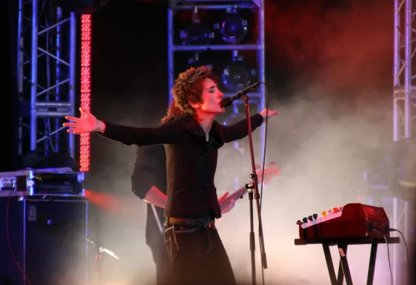 «Так она же в любой момент может приехать»: россияне не поверили слезам Земфиры* по России