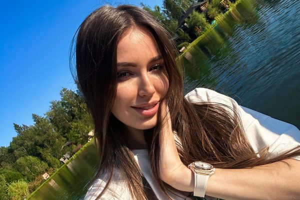 У жены экс-футболиста Тарасова заклинило челюсть от боли