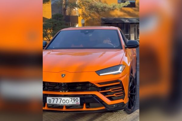 Недавно обманутая лже-инвесторами звезда «Дома-2» купила авто за 30 млн рублей