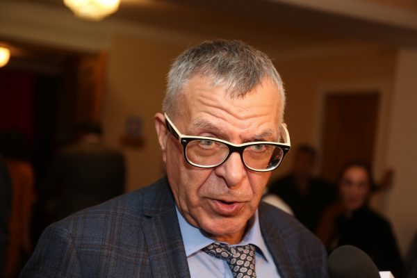 «У него все хорошо»: отец Ивана Урганта высказался о возвращении сына на ТВ