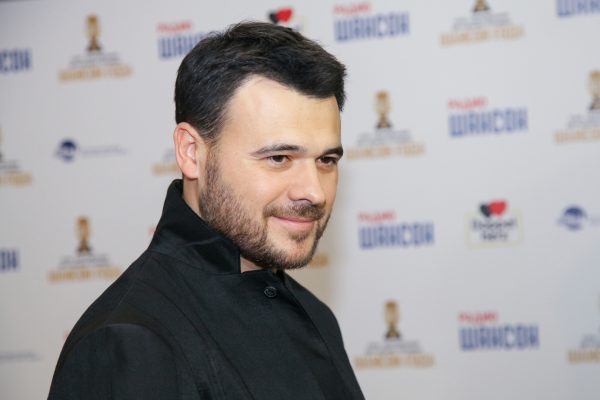 «За месяц с друзьями и гостями выпили 420 бутылок водки»: сколько денег тратит в ресторане Эмин Агаларов