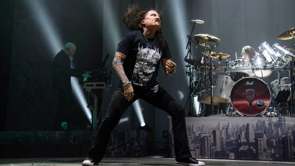 Метал-группа Dream Theater намерена записать концертный фильм и живой альбом