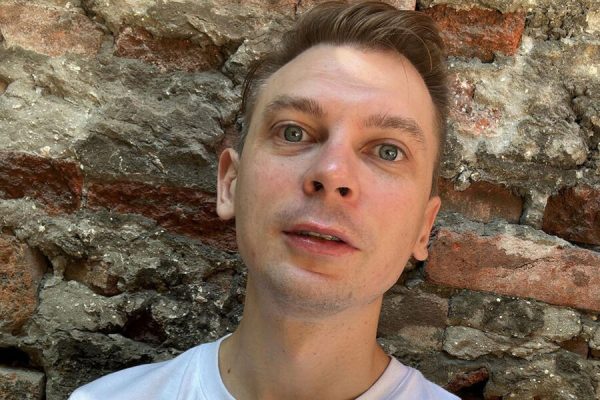 Мосгорсуд признал законным штраф солисту «Порнофильмов» за дискредитацию армии