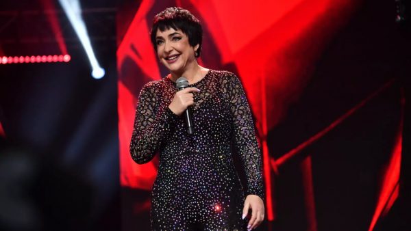 «Только передний зуб вставила»: Лолита заявила, что 50 человек пытались сорвать ее концерт