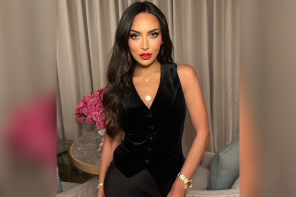 Алсу подпела вирусной песне про «Зимний сон» и бобра за столом