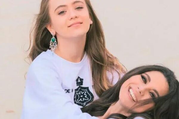 Анна Плетнева показала 22-летнюю дочь — похожа на маму, но блондинка