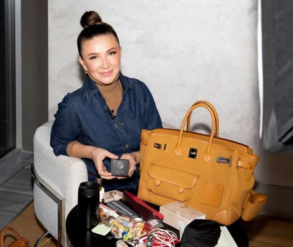 Дворец — и тот в ипотеку: долг Блиновской увеличился на полмиллиарда руб