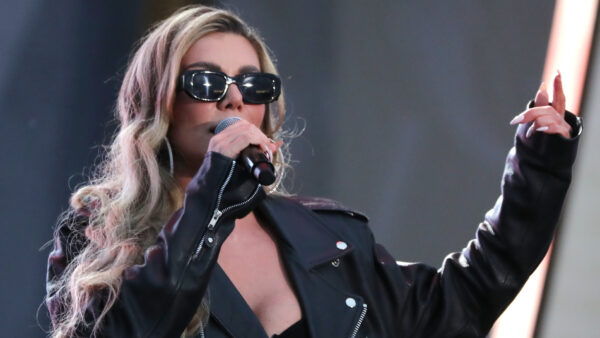 Пела на фоне двух трупов: в Сети обсуждают пророческий клип Анны Седоковой