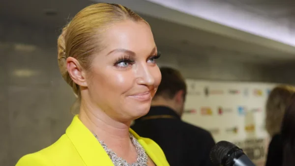 «Взял самолет и прилетел»: Анастасия Волочкова рассказала о романе с Джимом Керри