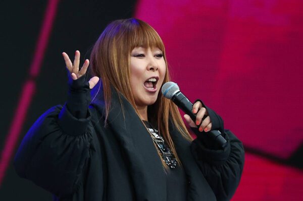 Анита Цой рассказала о доходе от работ на огороде