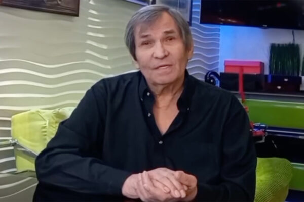 Бывший помощник Алибасова Назаров заявил, что продюсер не может сидеть прямо