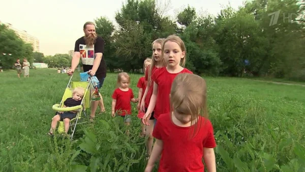 «Что есть, если нечего есть?»: Тепляков показал, чем кормит своих 9 детей