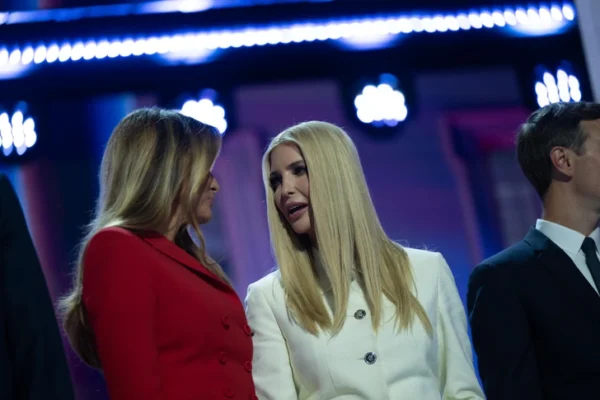 Мисс холодные улыбки: вражда Мелании и Иванки Трамп вышла на новый уровень