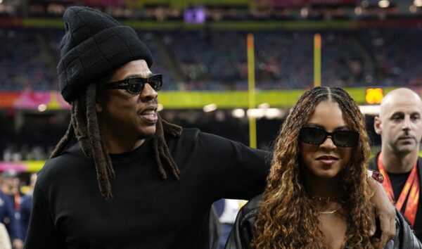 Муж Бейонсе вышел на футбольное поле в часах за $3 миллиона