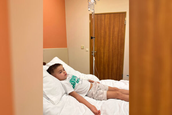 Оксана Самойлова опубликовала фото 4-летнего сына под капельницей: «Это кошмар»