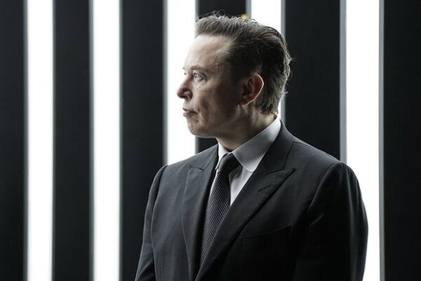 Илон Маск стал отцом в четырнадцатый раз