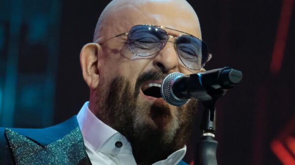 Кольца сделаны на заказ: Шуфутинский появился с молодой супругой