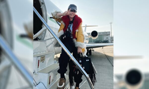 Ксения Собчак снялась с сумкой за 5 млн рублей на частном самолете