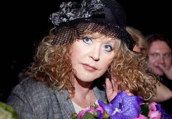 Лариса Долина заявила, что уехавшая из РФ Алла Пугачева заслужила свои звания